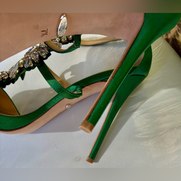 Badgley Mischka Women's Basile Dress Sandal green satin crystals wedding evening - Picture 7 of 7